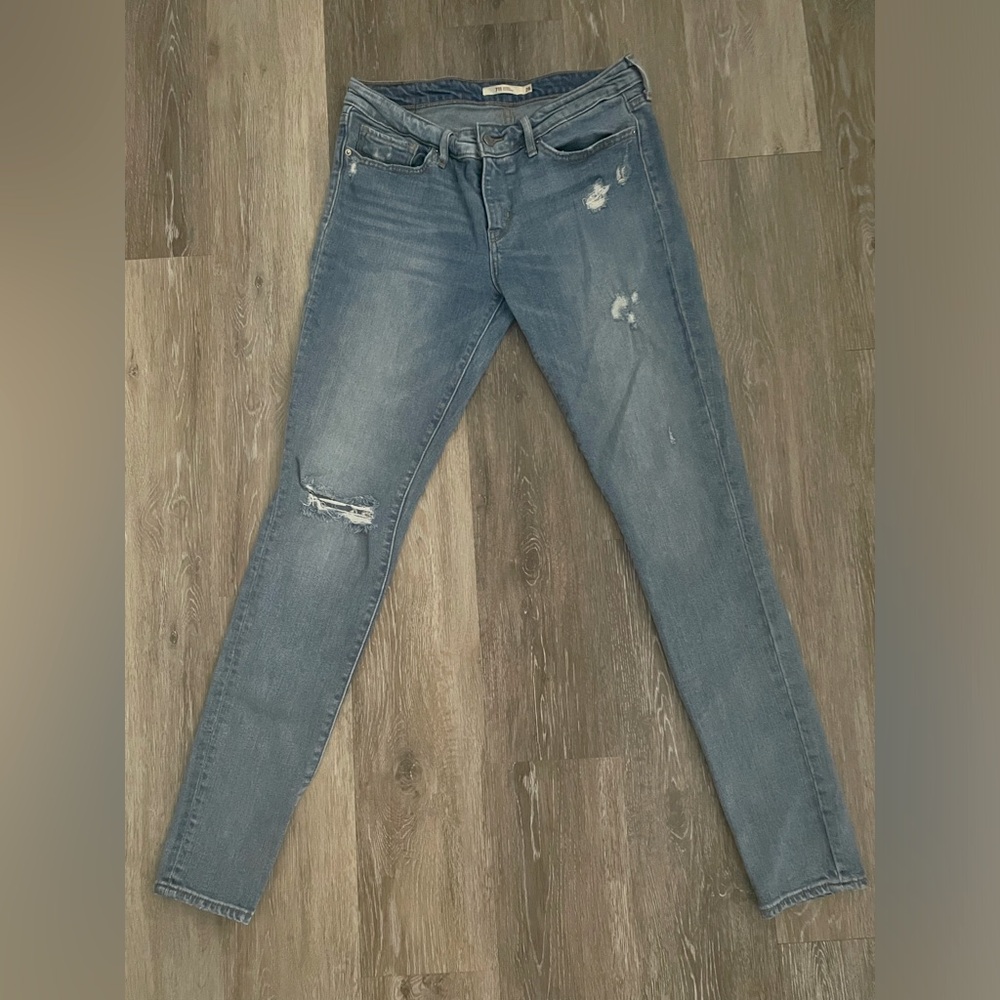 LEVIS STRAIGHT LEG JEANS